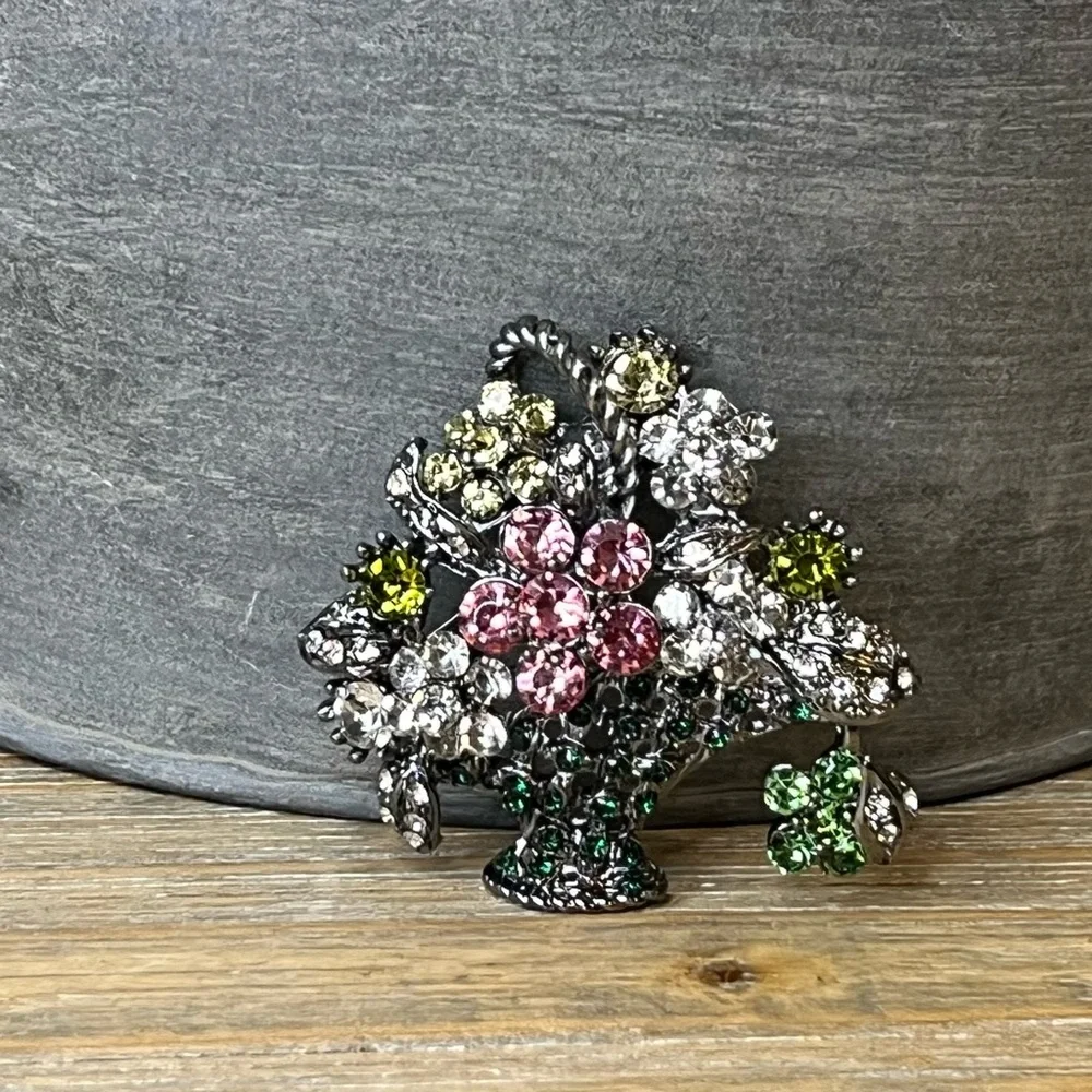 Vintage-Style Flower Basket Brooch Pin, Rhinestone Bouquet - Picture 4 of 7